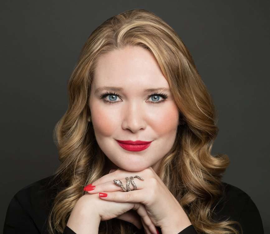 Sarah J. Maas